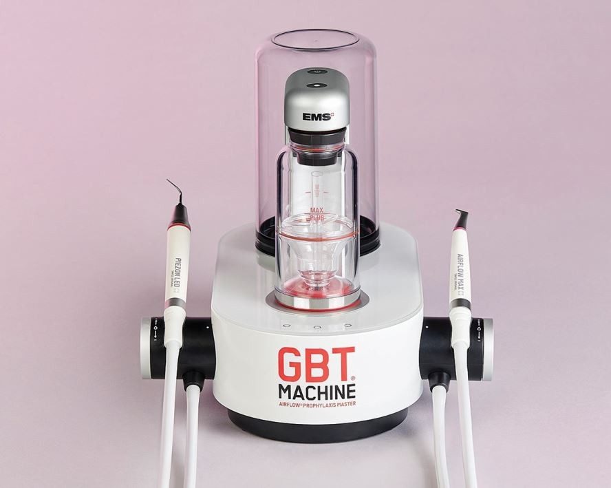 Apparecchiatura per l'igiene dentale con protocollo GBT allo Studio Recchia